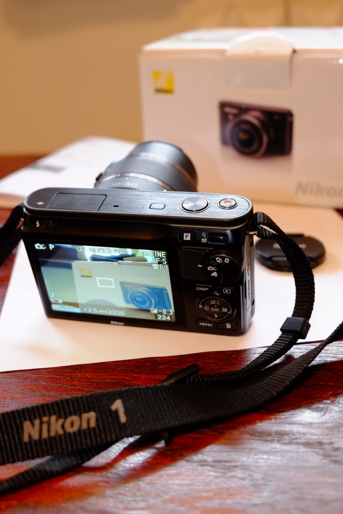 Nikon 1 J2 CMOS 10 Mpix obiektyw Nikkor 10-30 VR