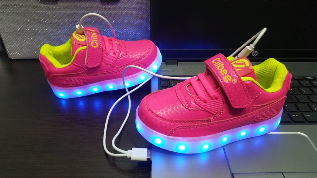 Buty Do Shuffle Dance Dla Dzieci DZIECIĘCE BUTY LED ŚWIECĄCE SHUFFLE DANCE P`18 r30 - 7324973163
