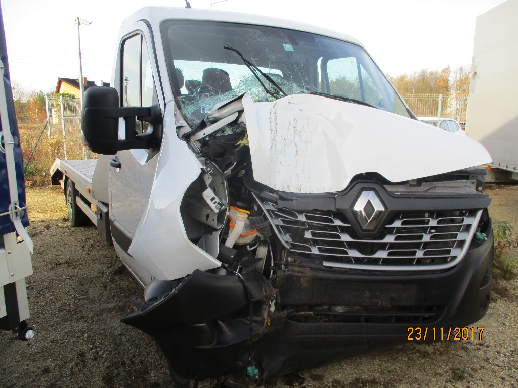 Renault Master auto laweta po wypadku