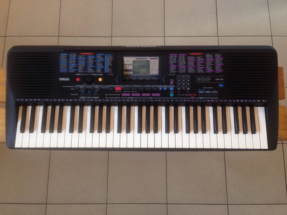 Yamaha psr store 220 keyboard