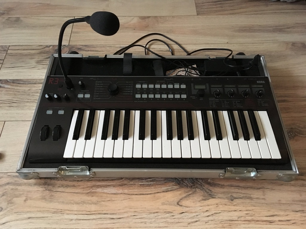 Korg R3 syntezator + case 