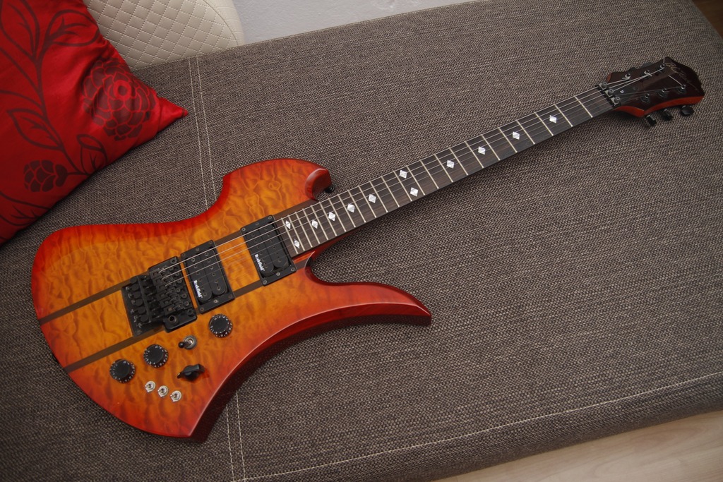 B.C. Rich BC RICH MOCKINGBIRD ST Honeyburst