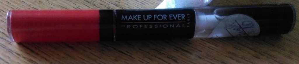 Make Up For Ever aqua rouge nr 8 piękna czerwień