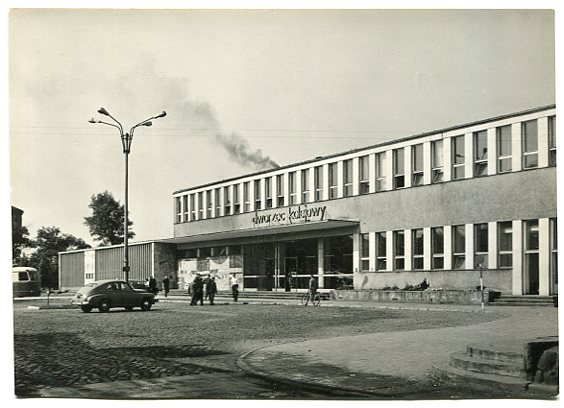 OSTRÓW WIELKOPOLSKI  --  Dworzec kolejowy PKP