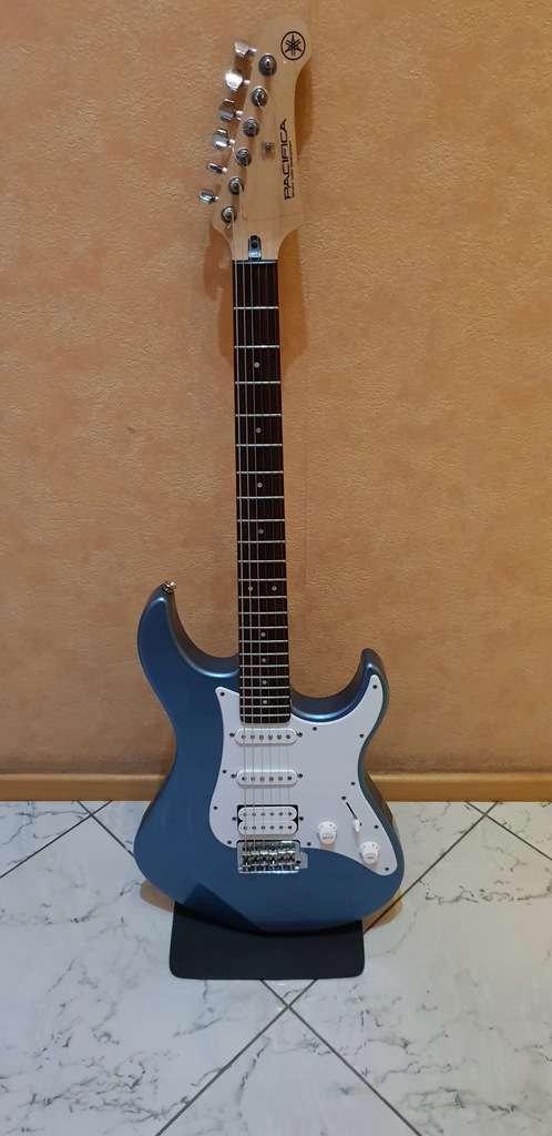 Gitara Yamaha Pacifica 112J