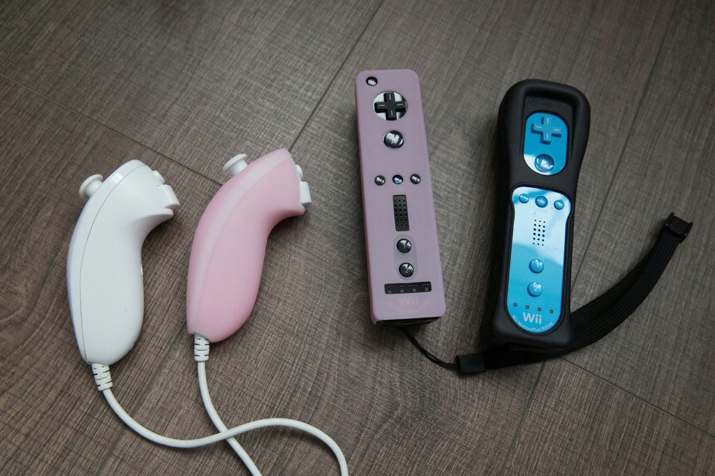 Oryginalny Nintendo Wii Remote plus i nunchuck