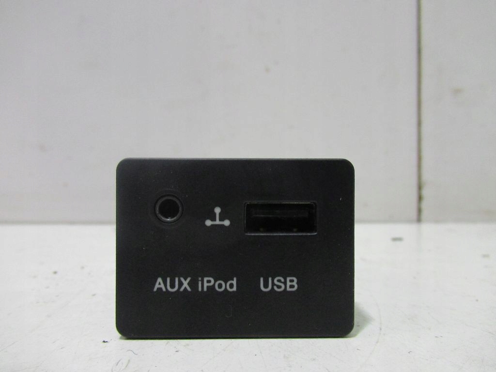 GNIAZDO USB AUX KIA CEED I 7449383544 oficjalne