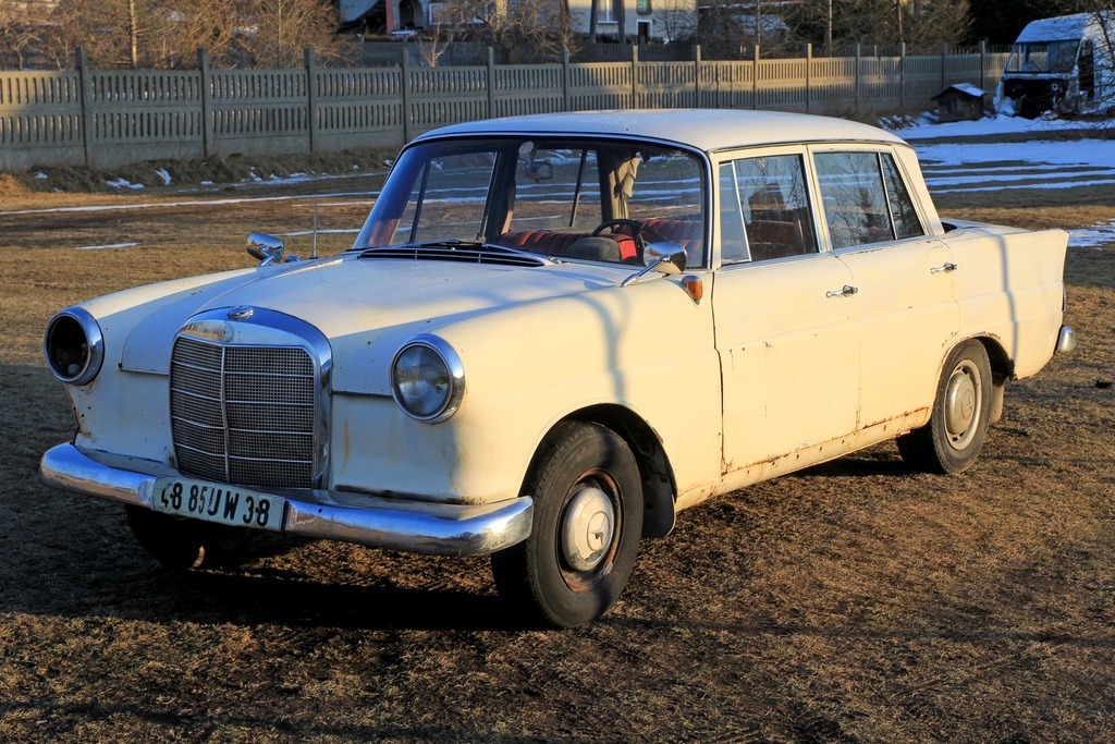 Części Mercedes W110 Skrzydlak