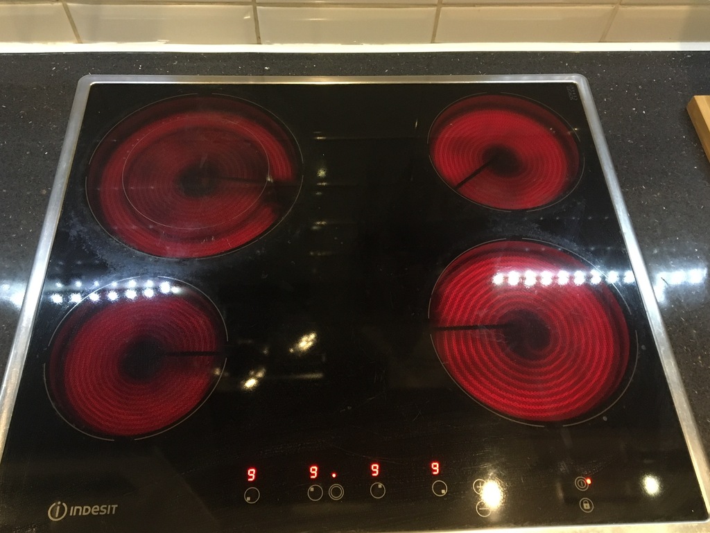 Płyta ceramiczna Indesit Ceramic Shot dobry stan