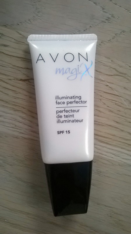 bezbarwny podkład Avon Face Perfector MagiX SPF15