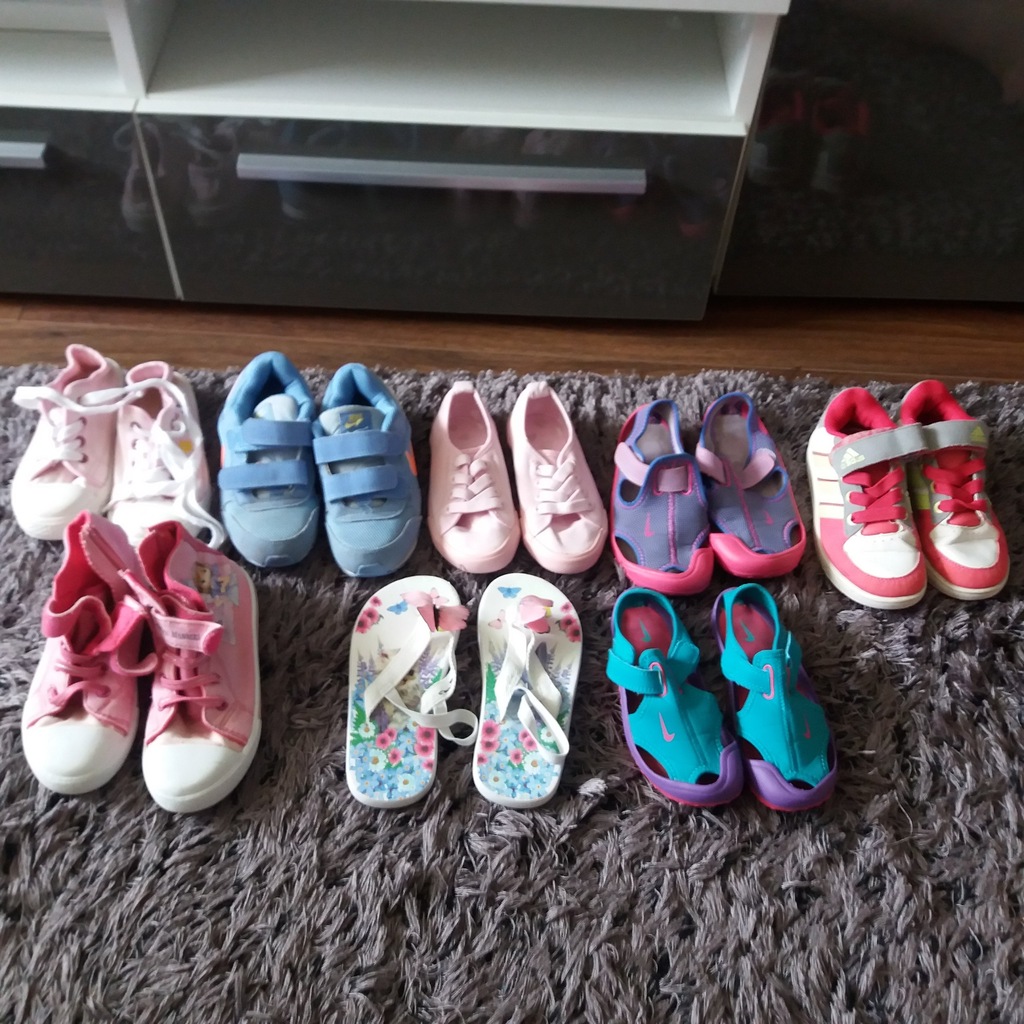 Komplet butów używanych dla dziewczynki orygi.