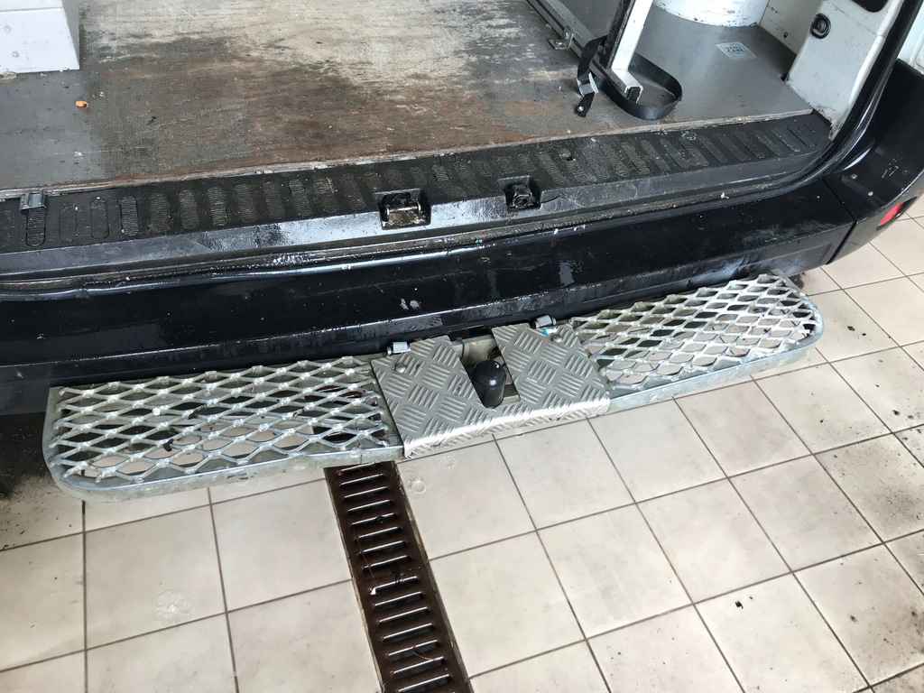TYLNY STOPIEŃ PODEST ZDERZAK RENAULT MASTER MOVANO