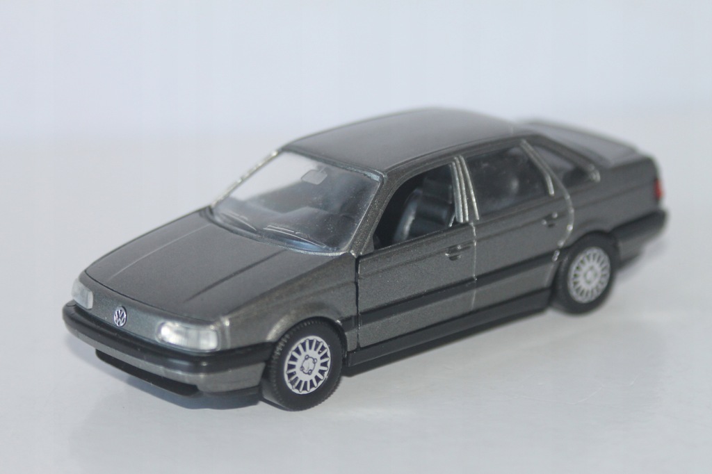 SCHABAK VOLKSWAGEN PASSAT B3 1/43