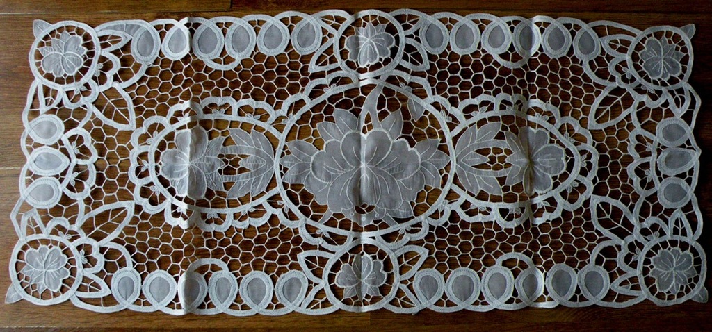 Lauferek /83-37/haft bruxelski