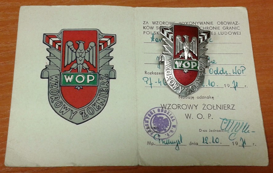 Odznaka Wzorowy Żołnierz WOP z 1971 r. legitymacja