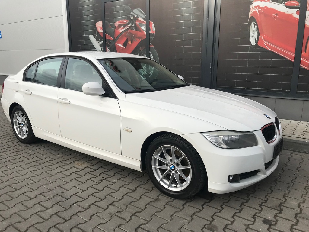 Bmw e90 po zalaniu 2009 białe sedan 