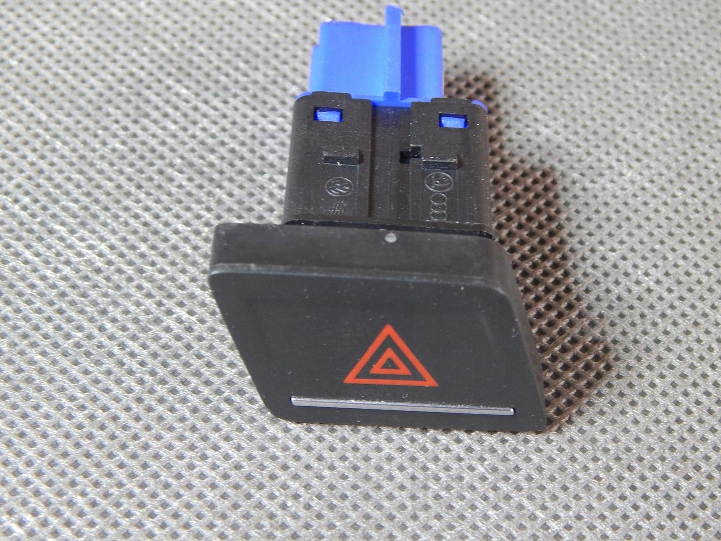 VW TOURAN 5T EMERGENCY LIGHT BUTTON 5TB953509