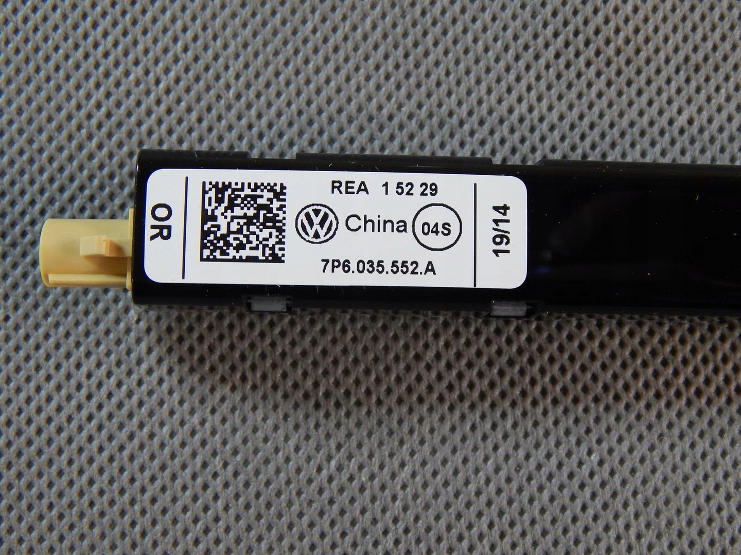 VW TOUAREG ANTENNA AMPLIFIER 7P6035552A