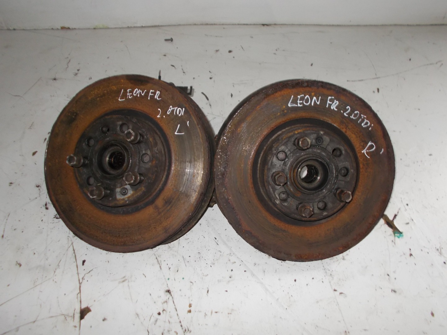 VW GOLF V GT LEON II FR 1.9 2,0 TDI swing left