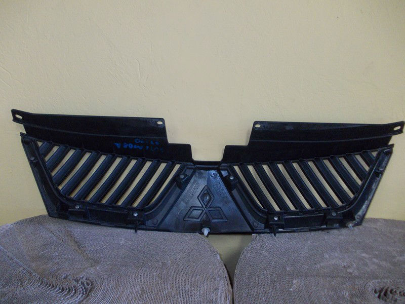 GRILL MITSUBISHI OUTLANDER 07-09
