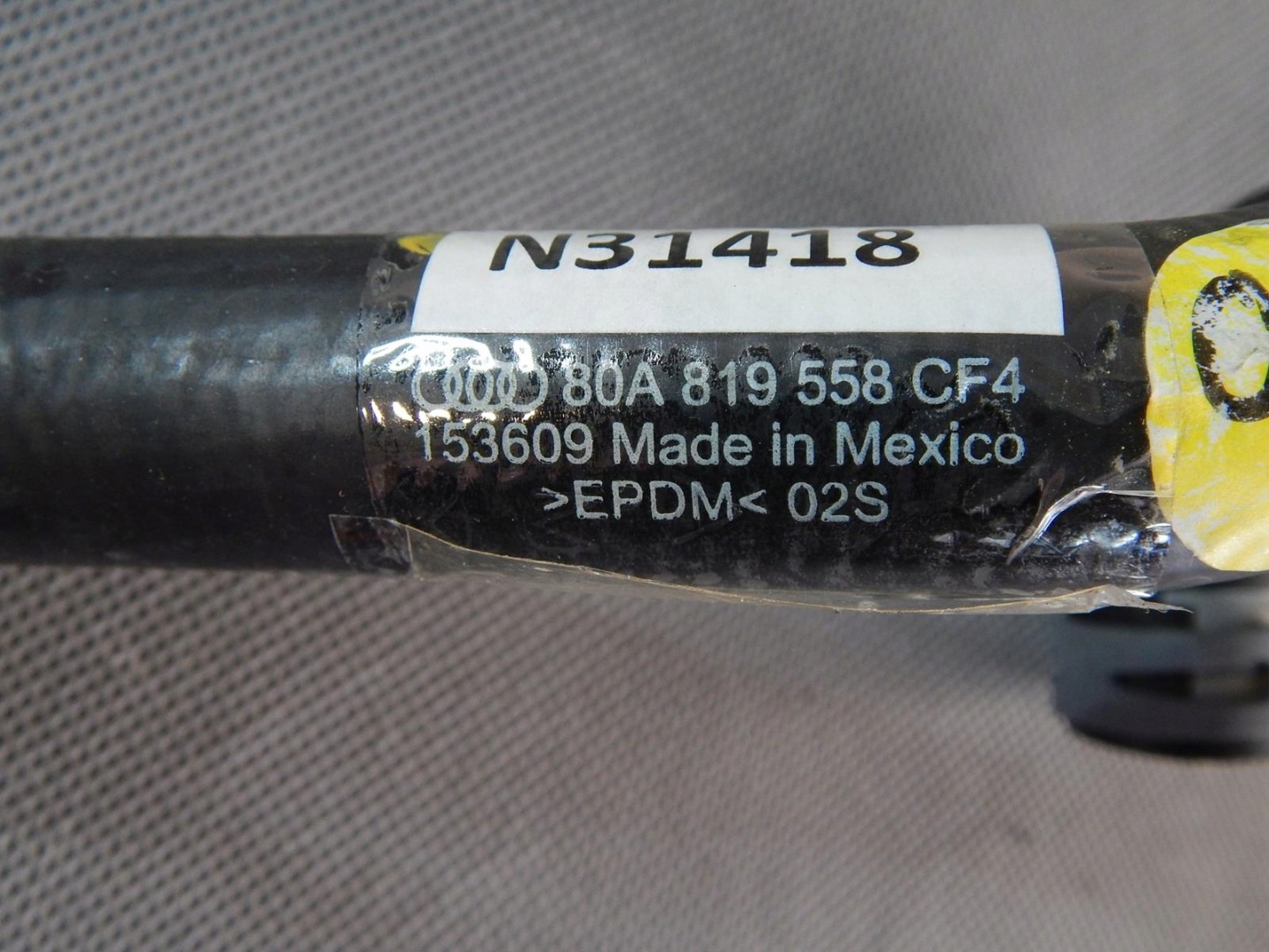 AUDI Q5 SQ5 II trubka hadice vody 80A819558