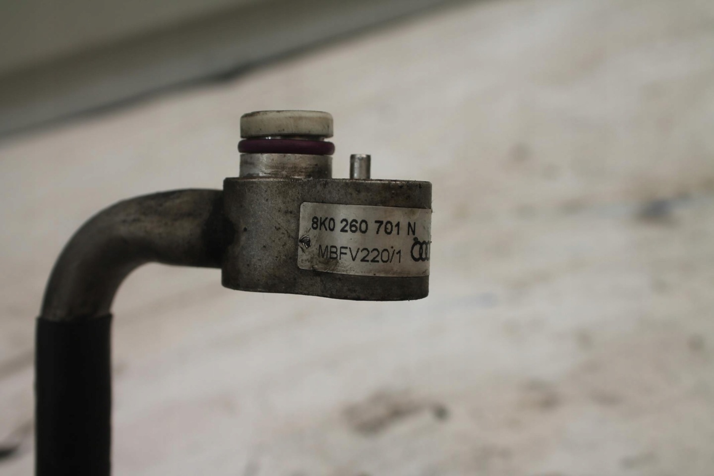 trubka klimatizaci 8K0260701N AUDI A5 2.7 TDI