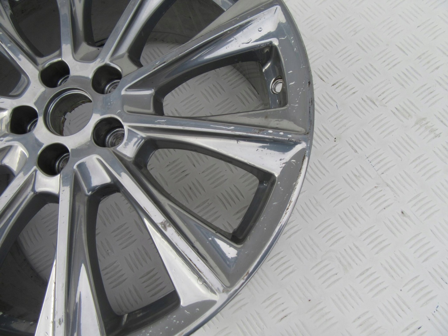 FORD KUGA disk 8x19 ET52,5 5x108 HJ5J-1007-T1A