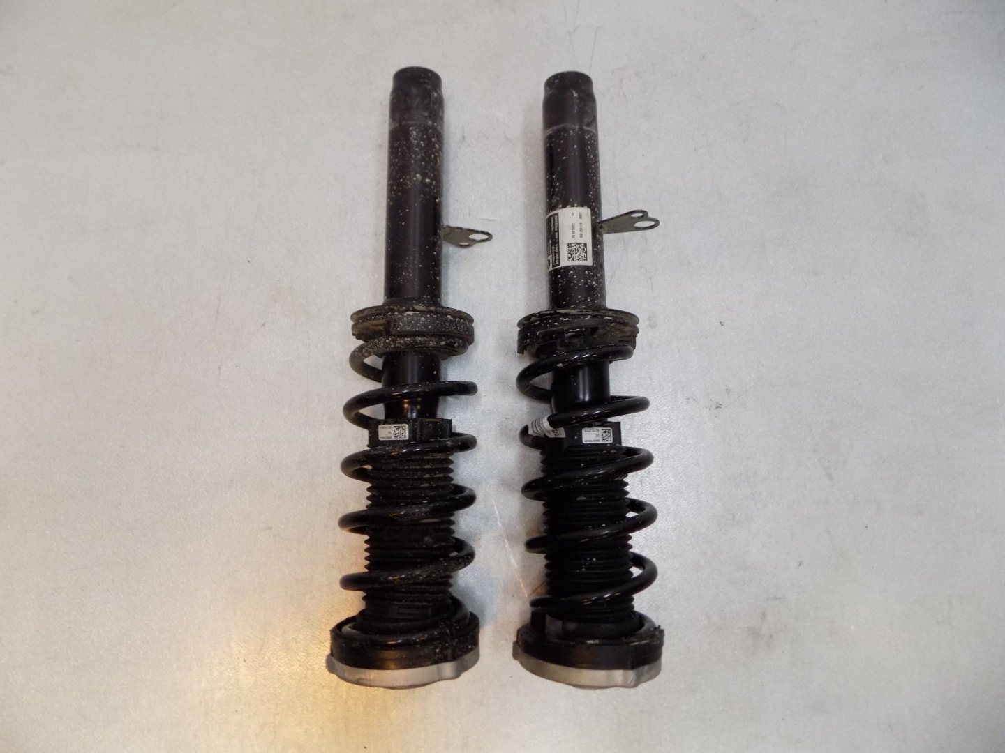 BMW G30 G31 SHOCK ABSORBER LEFT RIGHT FRONT 6875922 6875921