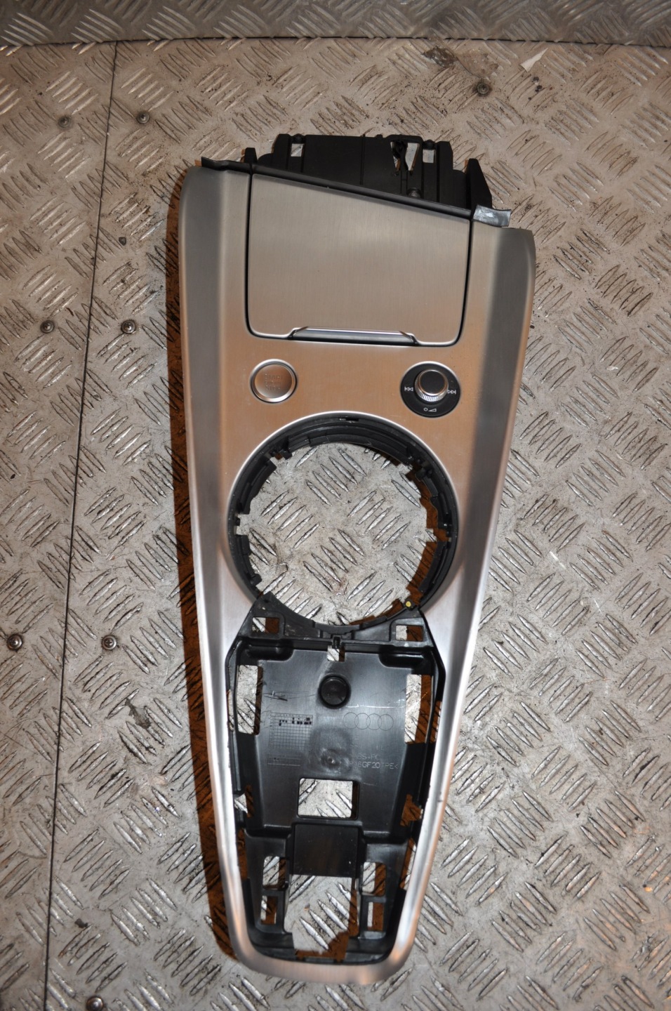 TUNEL mitte RAHMEN getriebe AUDI TT 8S0 2015r 1