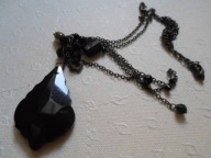 Czarny naszyjnik wisiorek Atmosphere Primark Opia