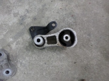 фото thumb №1, Кронштейн двигателя ford fiesta mk7 1,25 benz