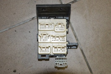 Модуль запобіжників toyota avensis t25 82734-05020 фото №1