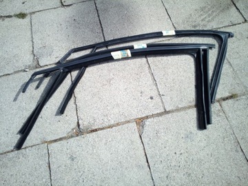 Рамка стёкла дверь vw polo '02-'09 выбор оригинал. фото №1