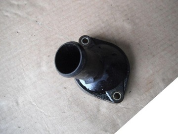 Yaris verso 1.3 2001 thermostat housing, фото