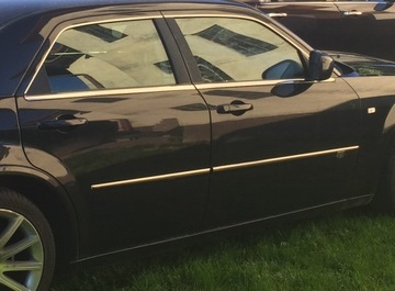 CHRYSLER 300C 2010 FACELIFT DVEŘE PRAVÉ ZADNÍ ČERNÉ