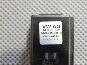 FABIA III KONEKTOR VSTUP PORT USB 5Q0035726B