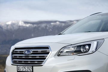 Subaru Outback przód 15- maska zderzak lampy wzmoc