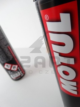 MOTUL INSECT REMOVER E7 очищает от насекомых.