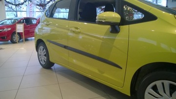 Боковые молдинги автомобиля HONDA JAZZ IV 2015-2020 гг.