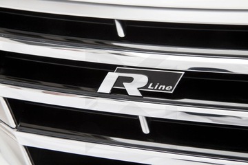 ЭМБЛЕМА ЗНАЧКА VW RLINE R LINE НА ПЕРЕДНЕЙ РЕШЕТКЕ!