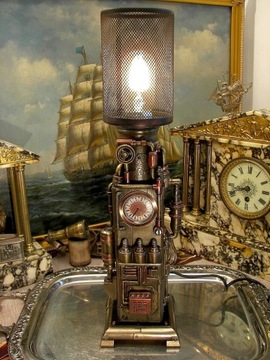 LAMPA Z ZEGARKIEM STEAMPUNK MASZYNA CZASU GRAWER v