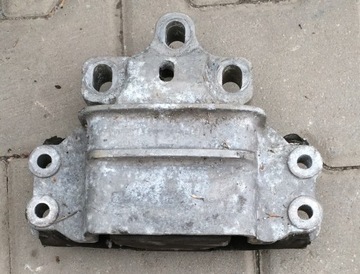 AUDI TT 8J ULOŽENÍ MOTORU PŘEVODOVKY 8J0199555F