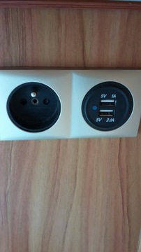Gniazdo ładowarka USB 5V 2x2,1A system BERKER