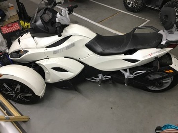 Can-Am Spyder na części - airbox