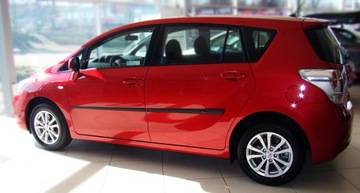 LIŠTA BOČNÍ NA DVEŘE TOYOTA VERSO III 09-12 13-