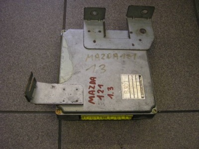 Mazda 121 1.3 бортовой компьютер b3d1 18 881c фото №1