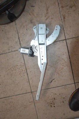 Подъемник стекло правый задняя nissan note 400929a фото №1