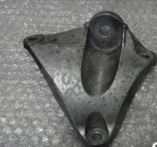 Audi s8 кронштейн кронштейн двигателя 4e0399114q фото №1