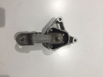 Mercedes w176 кронштейн подушка двигателя a2462400809 фото №1