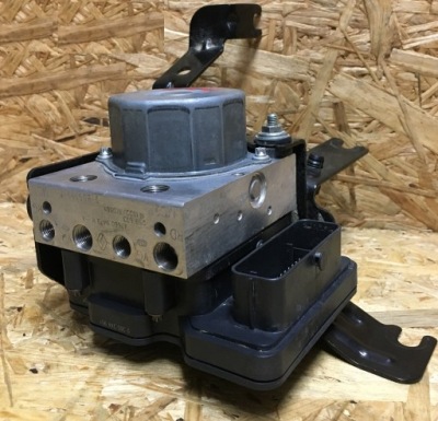 Renault zoe насос гальмівна abs 476609473r фото №1